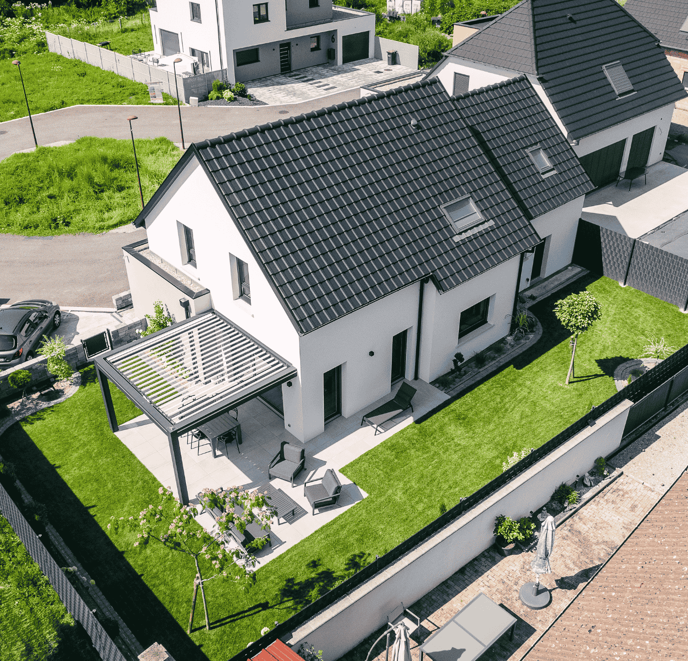 maison contemporaine toit deux pans avec pergola