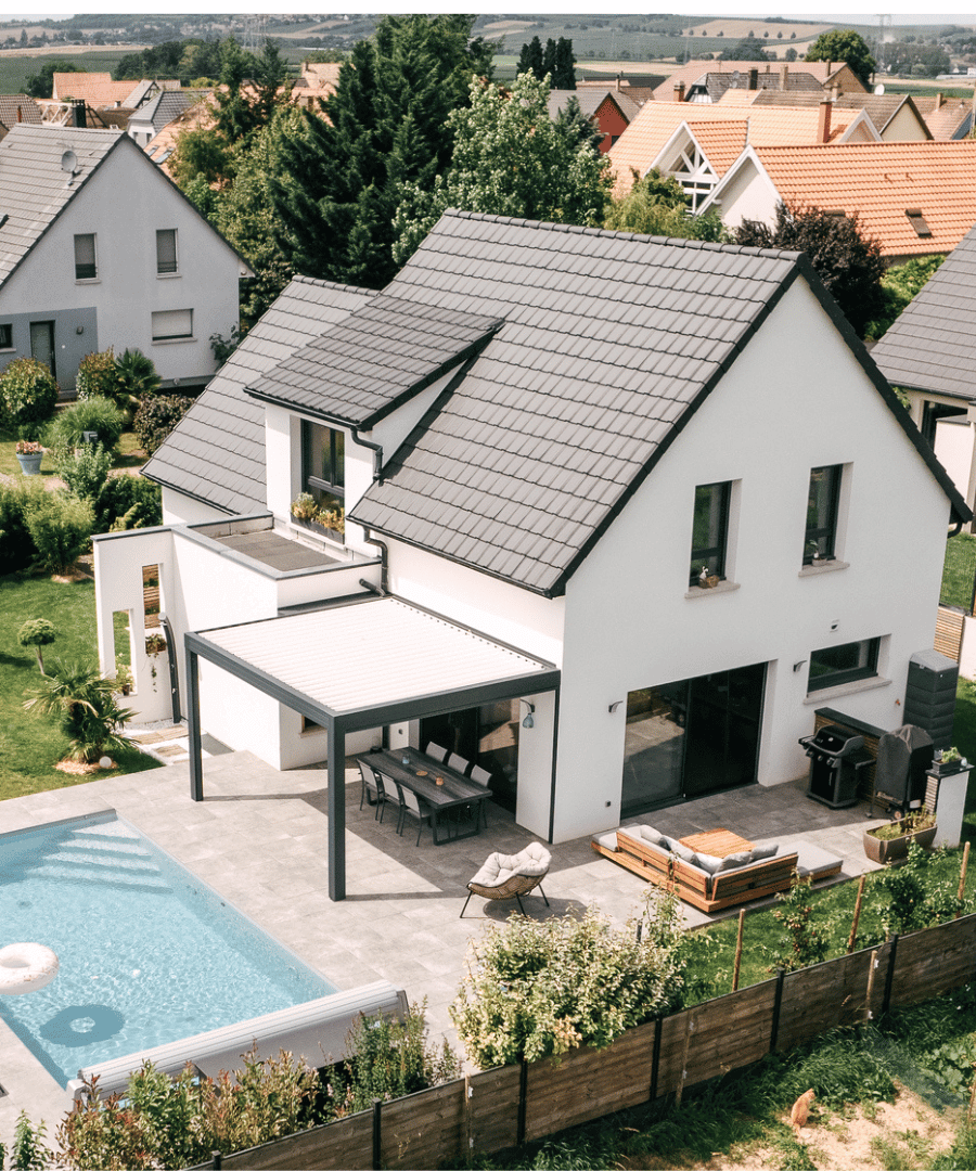 maison neuve avec jardin pergola et piscine