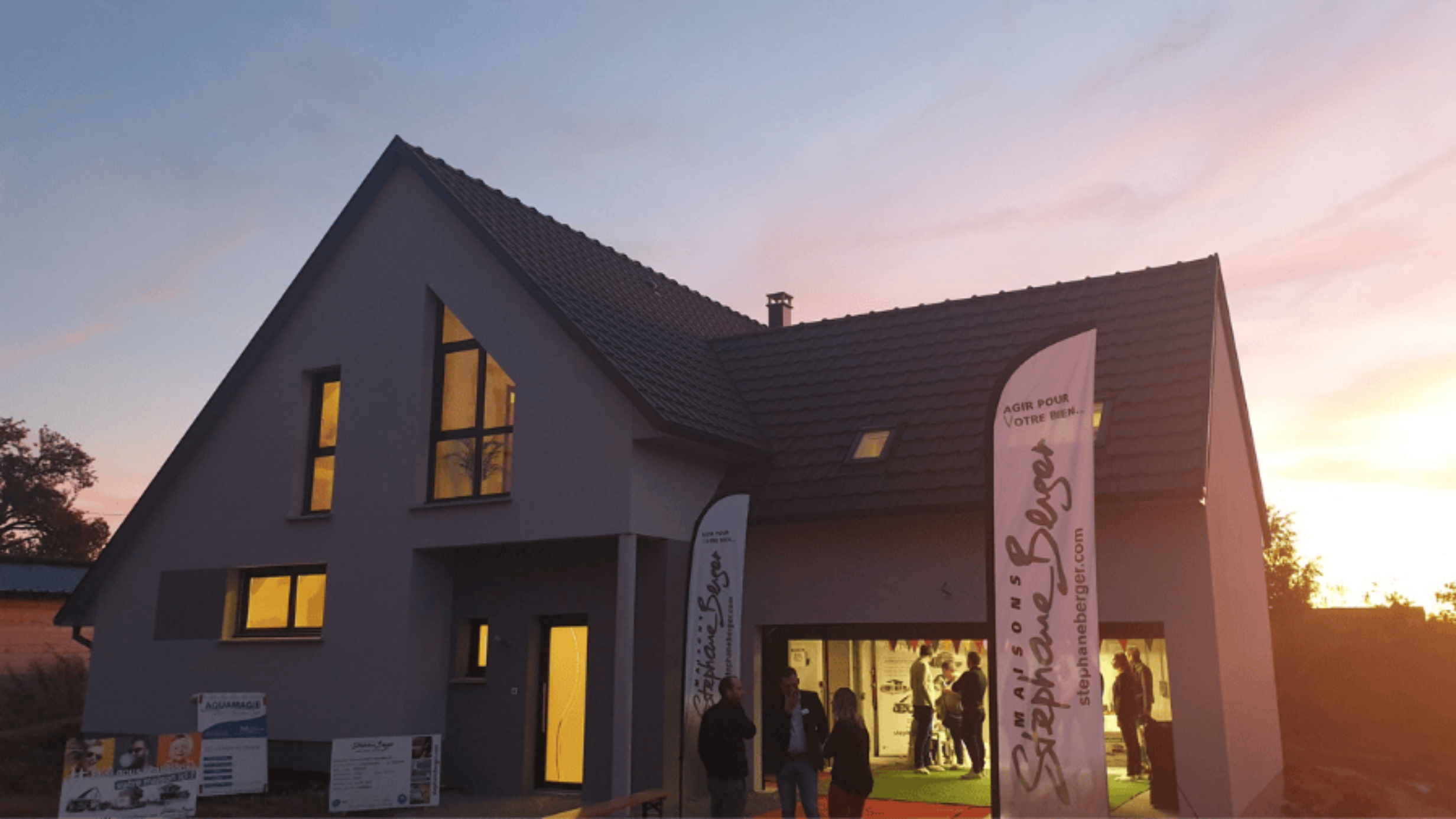 maison toiture traditionnelle portes ouvertes 