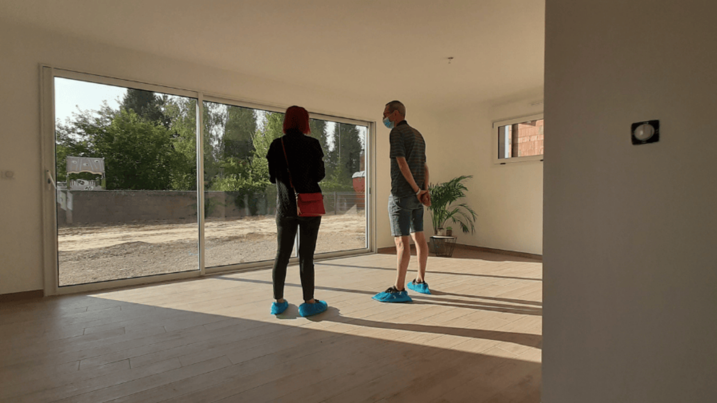 visite d une maison lumineuse ouverte sur le jardin